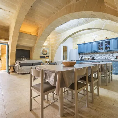 2 - Family X 3 By Solea 3* Għarb