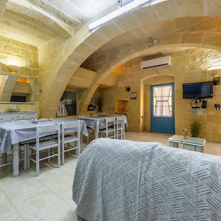 Affittacamere 2 - Family X 3 By Solea Għarb